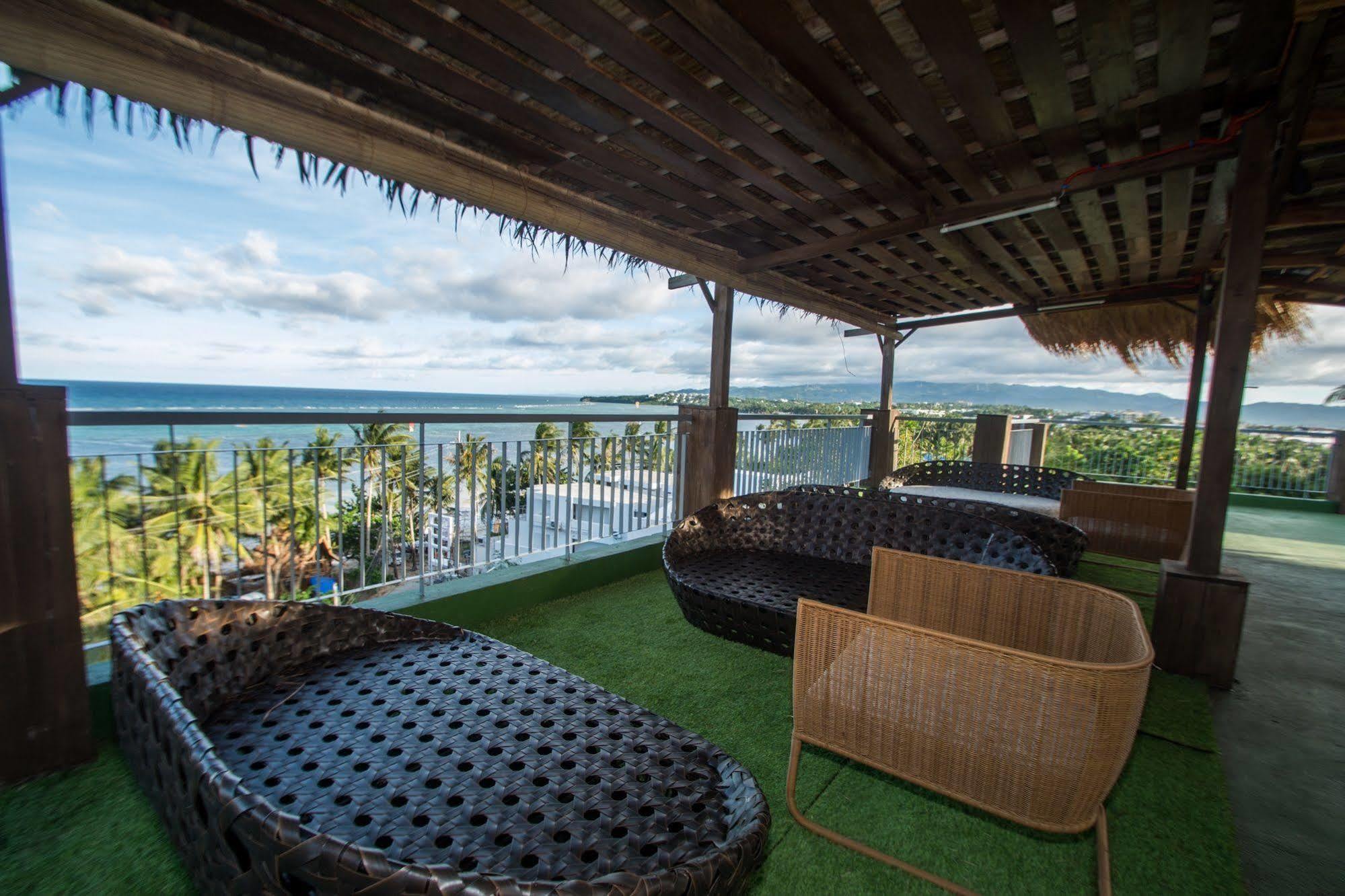 Luxeview Hotel Balabag  Extérieur photo